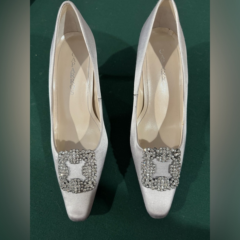 Beautiful silver/grey satin shoes some stones (5) missing from left shoe